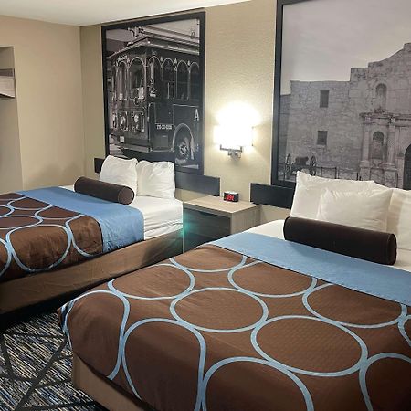 Super 8 By Wyndham San Antonio Downtown Ne Hotel Екстериор снимка