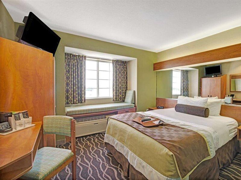 Super 8 By Wyndham San Antonio Downtown Ne Hotel Екстериор снимка