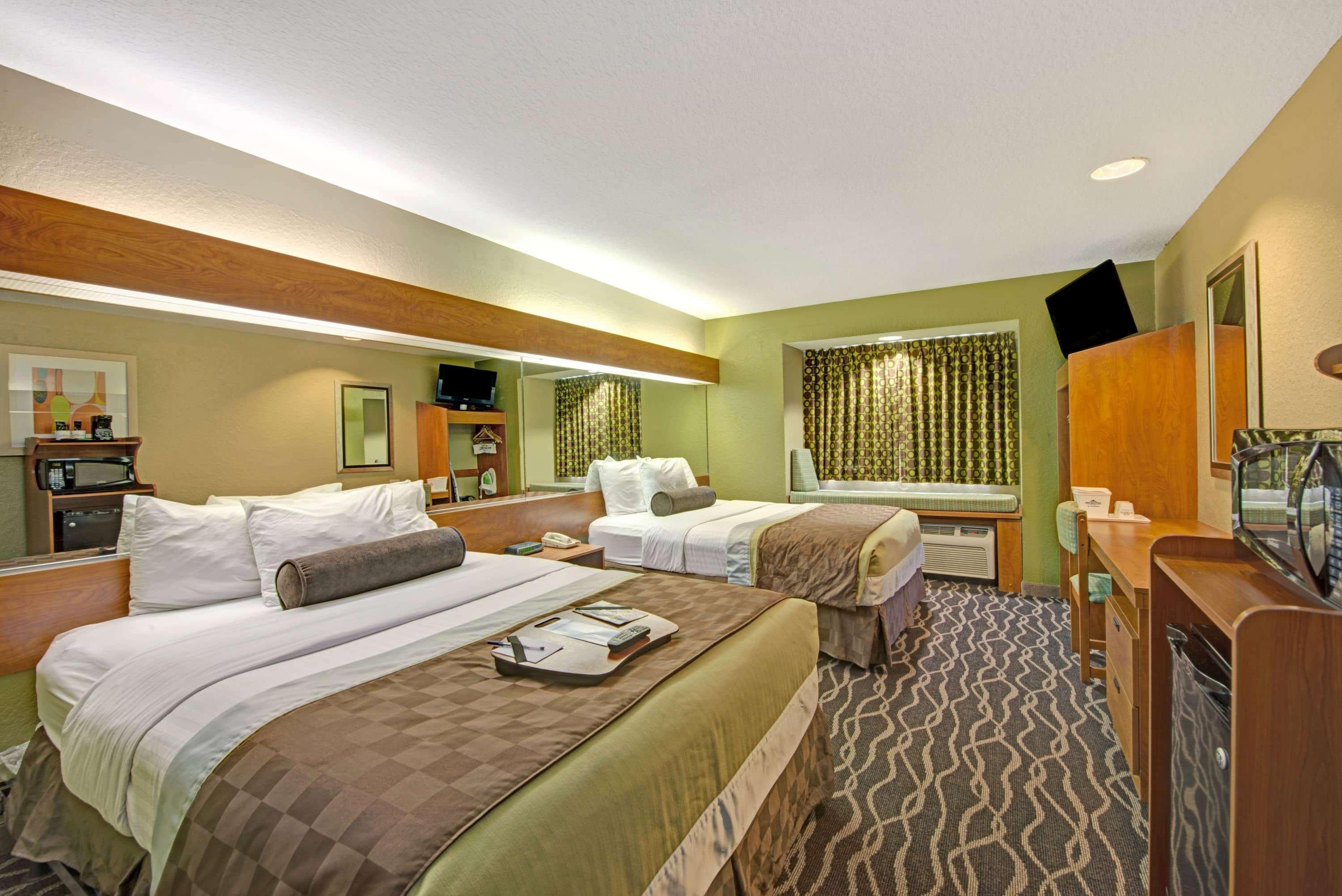 Super 8 By Wyndham San Antonio Downtown Ne Hotel Екстериор снимка