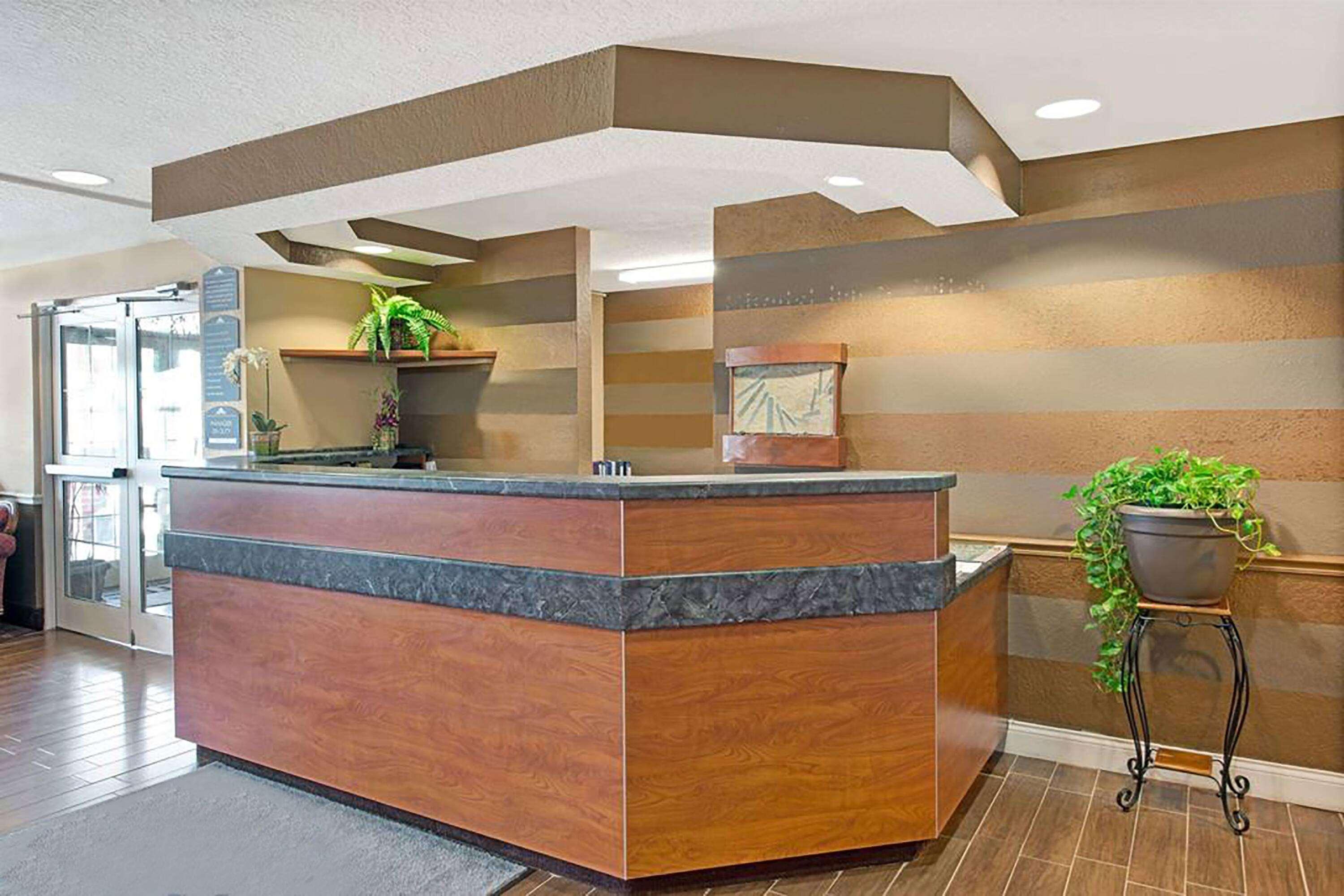 Super 8 By Wyndham San Antonio Downtown Ne Hotel Екстериор снимка