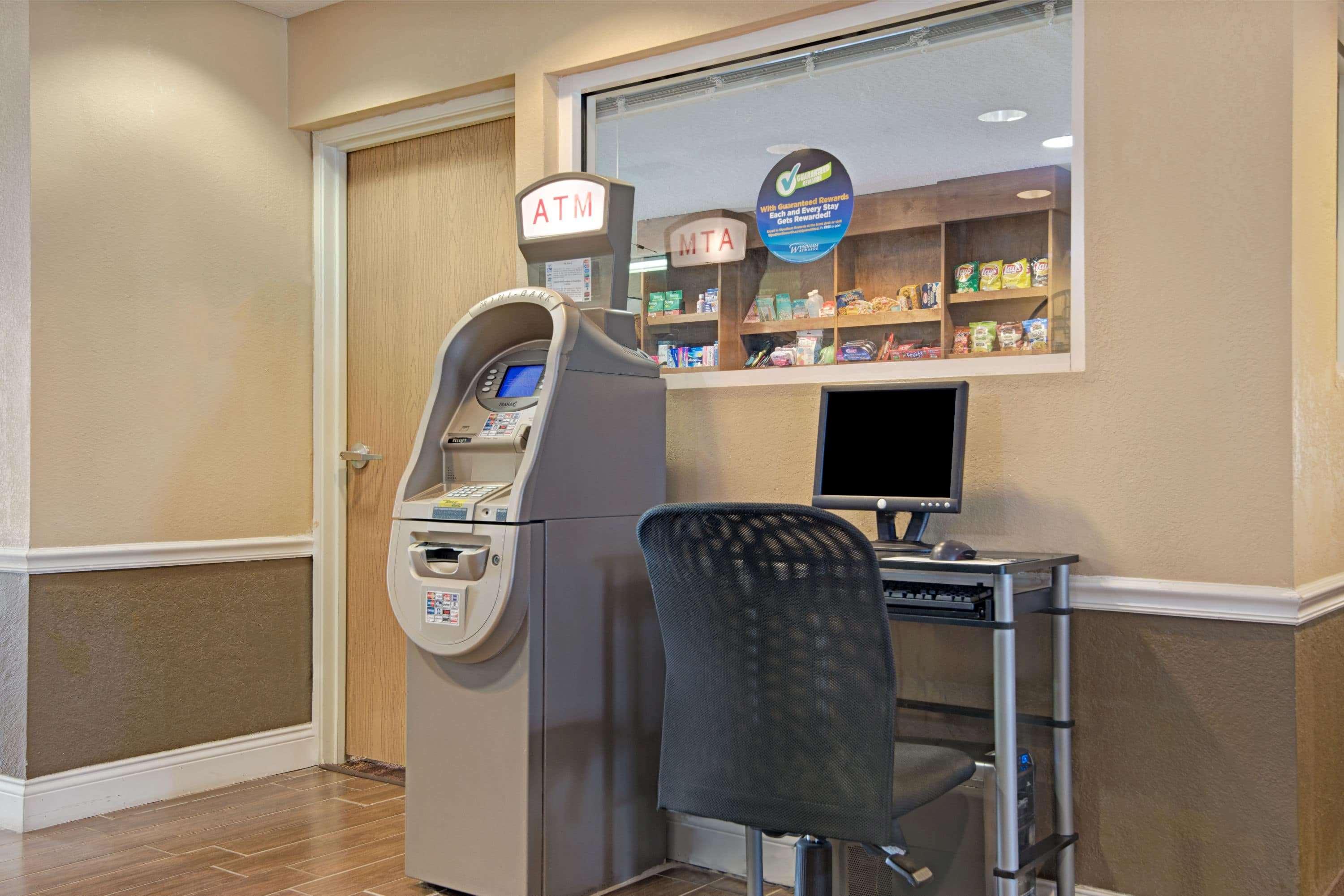 Super 8 By Wyndham San Antonio Downtown Ne Hotel Екстериор снимка