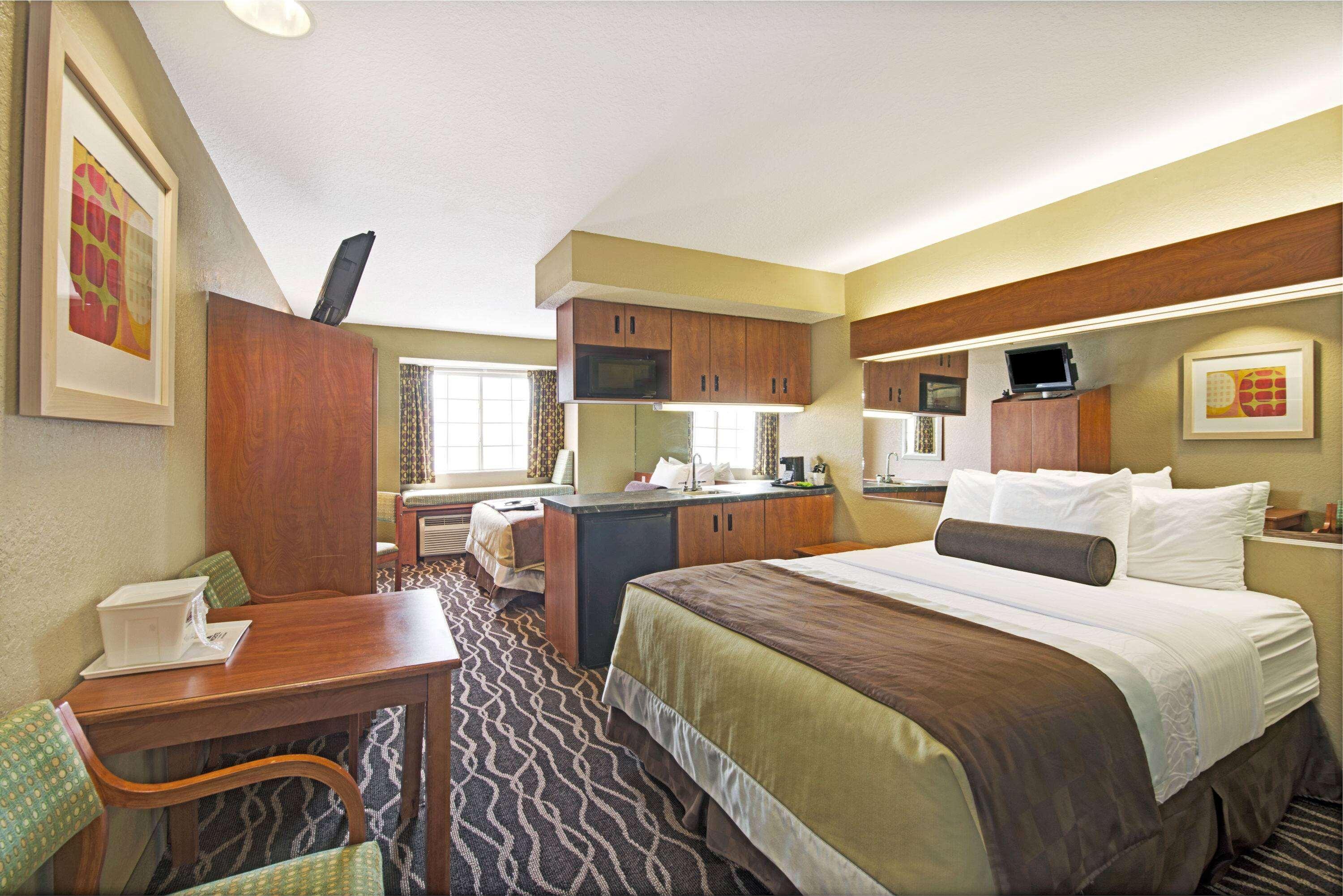 Super 8 By Wyndham San Antonio Downtown Ne Hotel Екстериор снимка