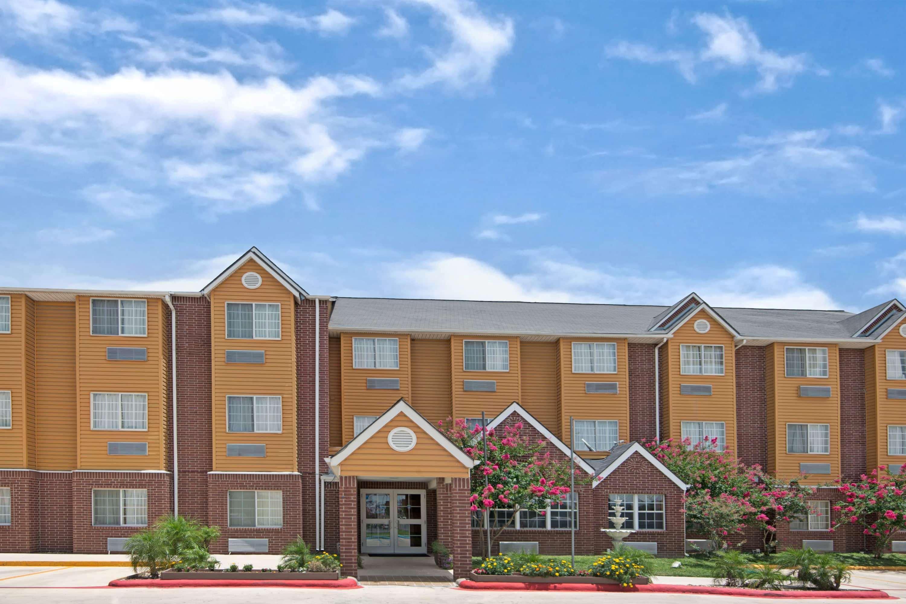 Super 8 By Wyndham San Antonio Downtown Ne Hotel Екстериор снимка
