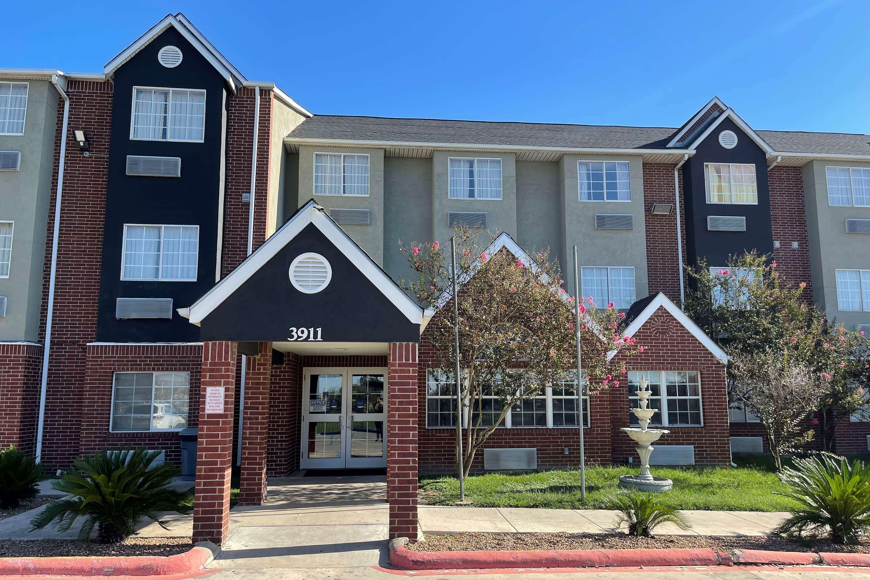 Super 8 By Wyndham San Antonio Downtown Ne Hotel Екстериор снимка