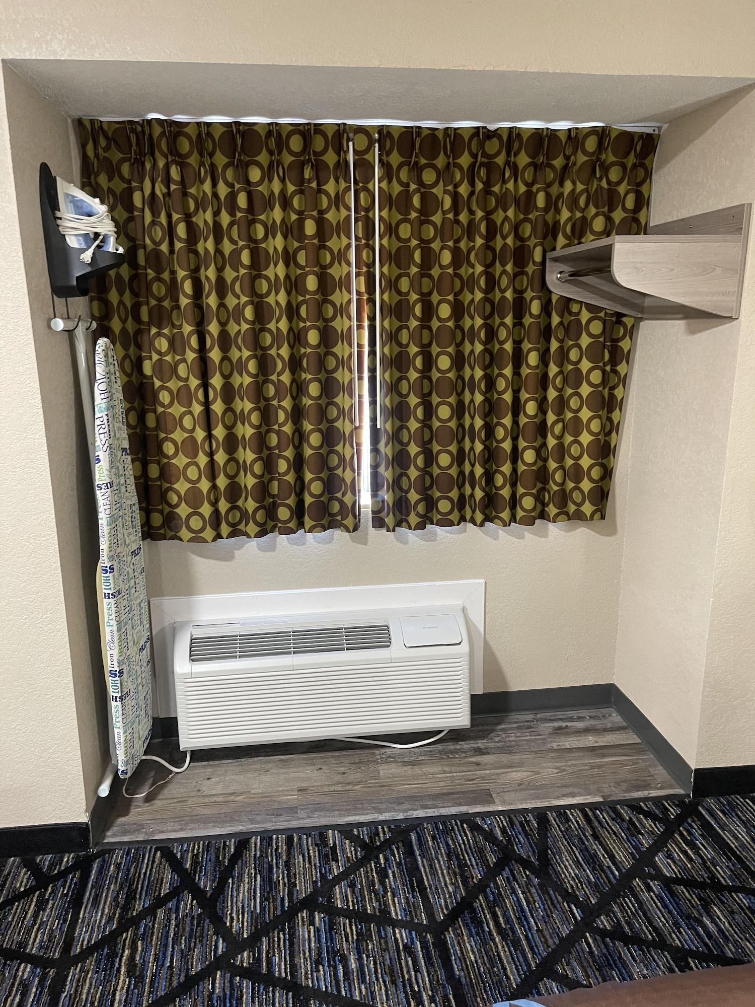 Super 8 By Wyndham San Antonio Downtown Ne Hotel Екстериор снимка