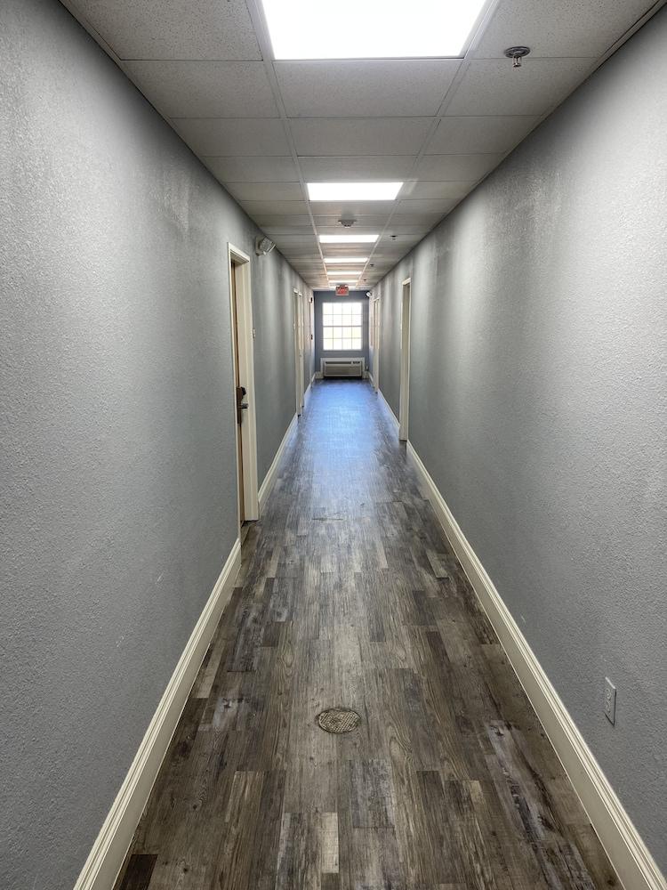 Super 8 By Wyndham San Antonio Downtown Ne Hotel Екстериор снимка