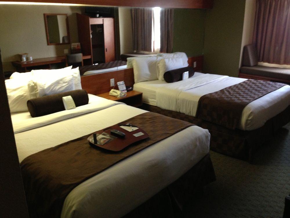 Super 8 By Wyndham San Antonio Downtown Ne Hotel Екстериор снимка