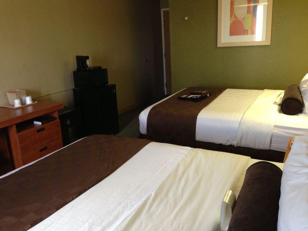 Super 8 By Wyndham San Antonio Downtown Ne Hotel Екстериор снимка