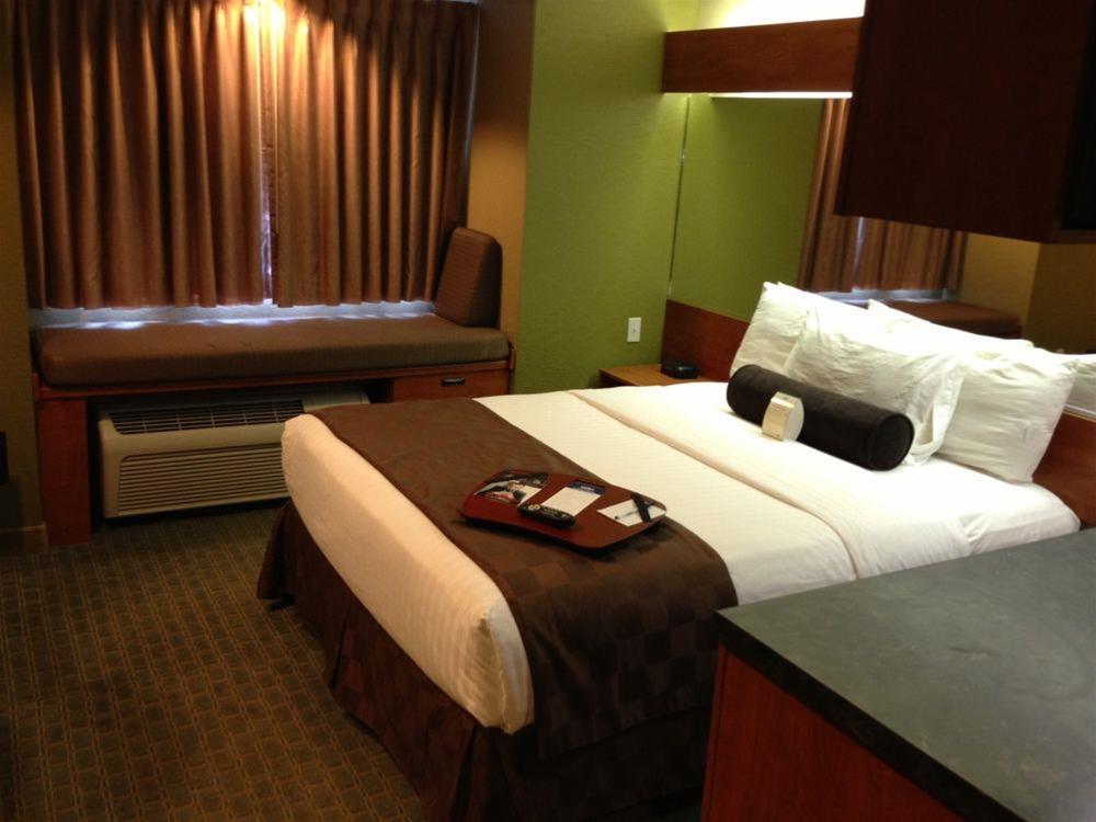 Super 8 By Wyndham San Antonio Downtown Ne Hotel Екстериор снимка