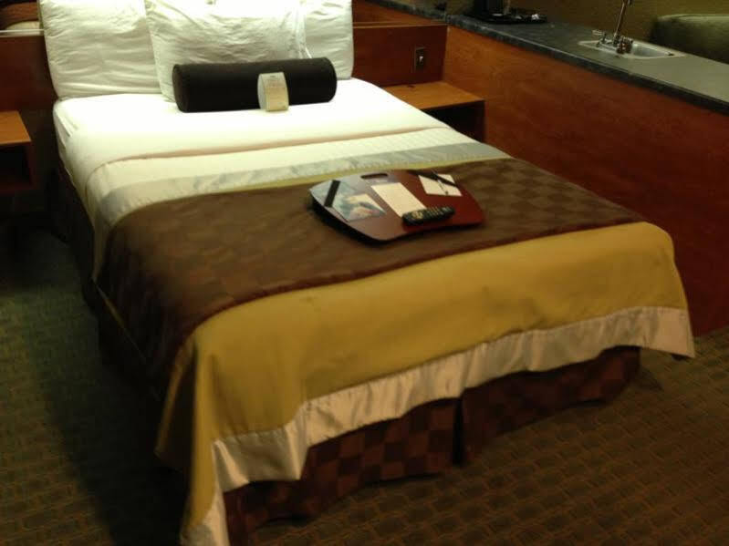 Super 8 By Wyndham San Antonio Downtown Ne Hotel Екстериор снимка