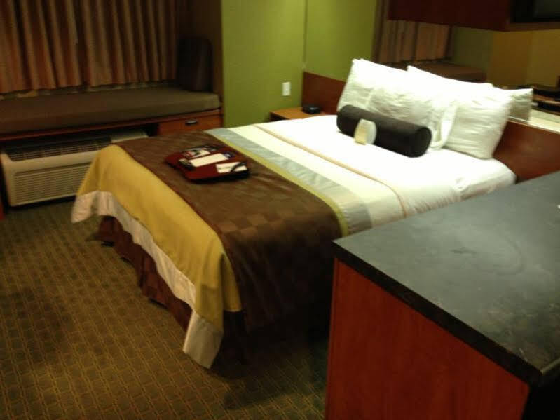 Super 8 By Wyndham San Antonio Downtown Ne Hotel Екстериор снимка
